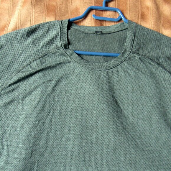 Lululemon Men  t-shirt, LLX, armpit to armpit 22.5in, Olive,Short Sleeve. - Picture 5 of 5